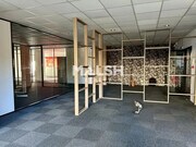 Espace moderne et lumineux, idéal pour un projet professionnel inspirant.