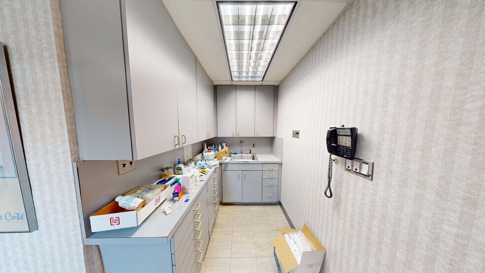 1718 E 17th St, Brooklyn, NY à louer - Photo du bâtiment - Image 3 de 17