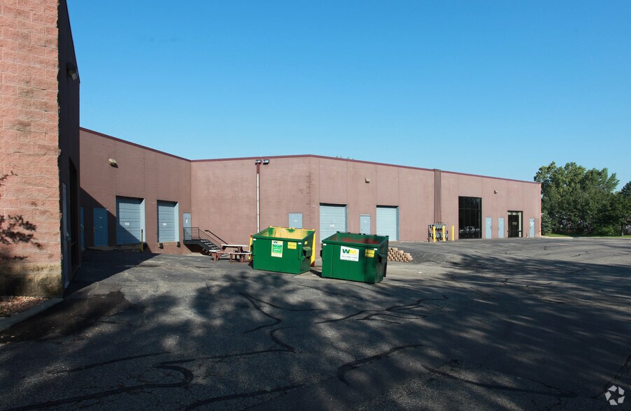 9850 N 51st Ave, Plymouth, MN à louer - Photo du bâtiment - Image 2 de 3