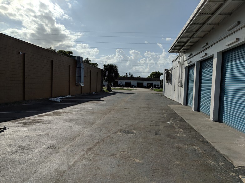 314-316 Clearlake Rd, Cocoa, FL à louer - Photo du bâtiment - Image 2 de 4
