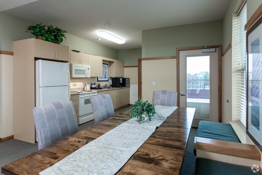 2045 Atwood Ave, Madison, WI for lease - Interior Photo - Image 2 of 6