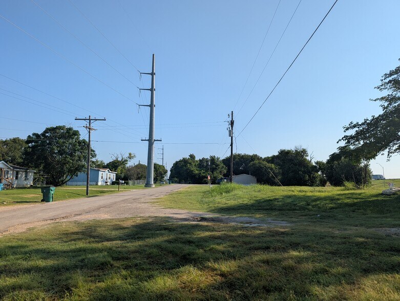 16870 S Interstate 35, Bruceville, TX à vendre - Photo du bâtiment - Image 2 de 4