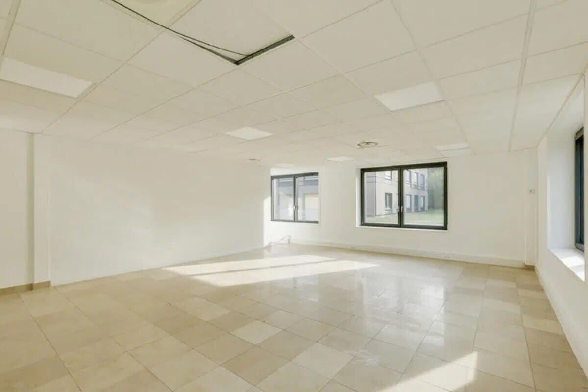 33 Avenue Du Docteur Georges Lévy, Vénissieux for lease Interior Photo- Image 1 of 6