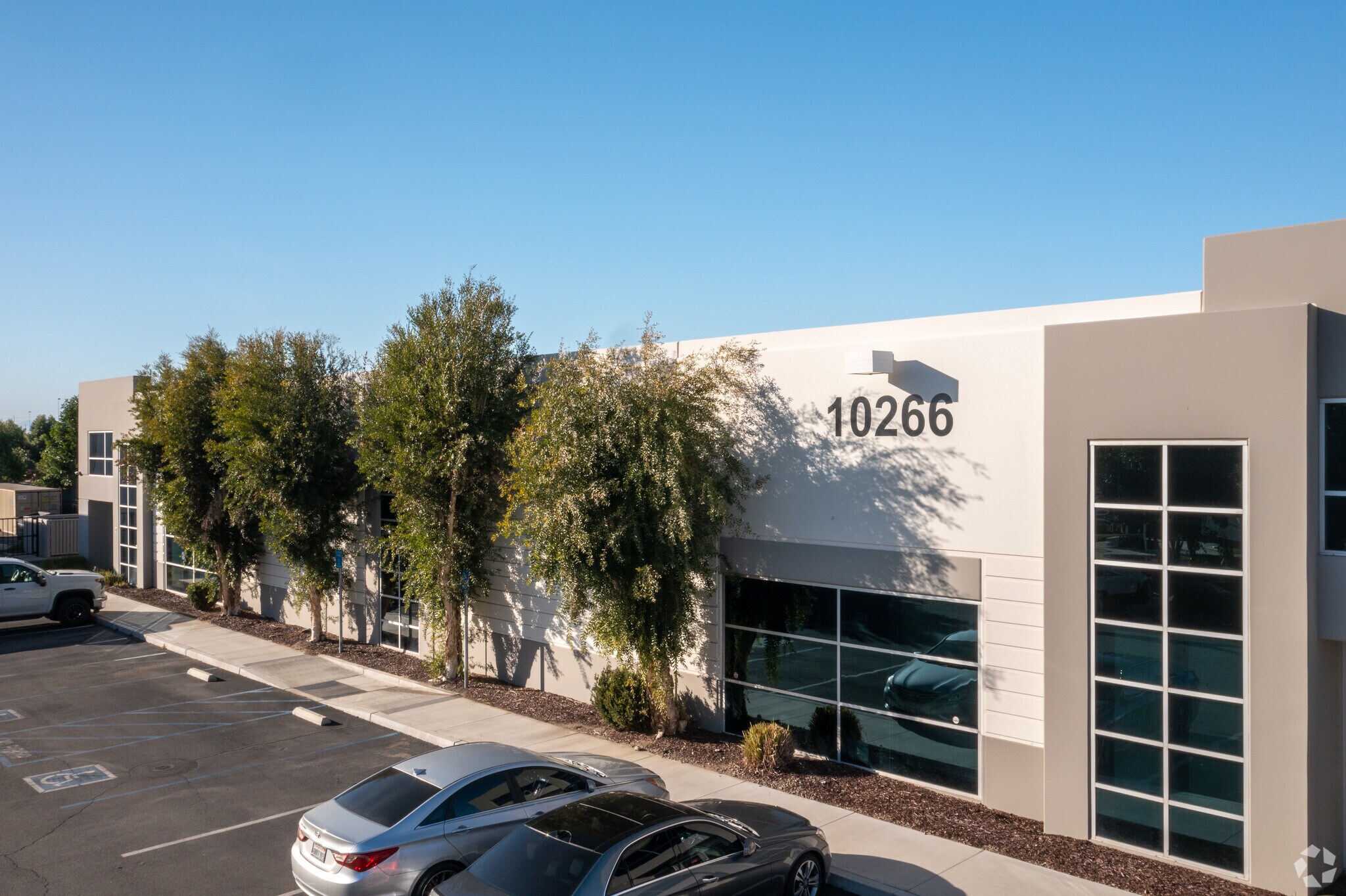 10266-10270 Birtcher Dr, Jurupa Valley, CA à vendre Photo principale- Image 1 de 7