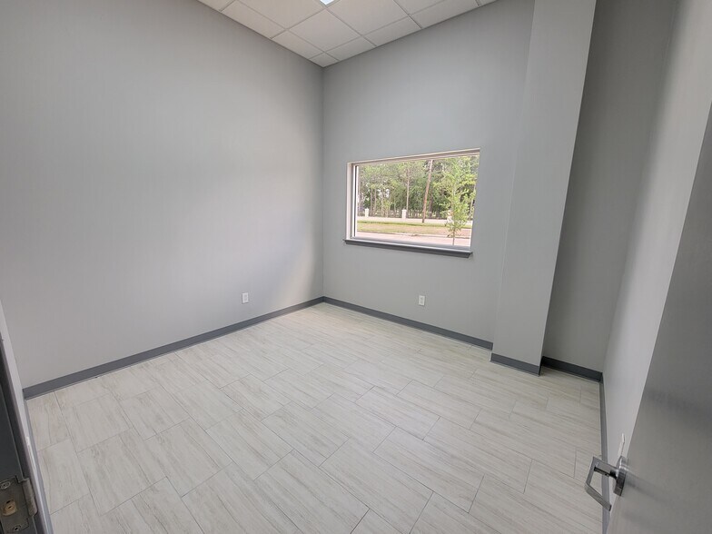 12470 W Bellfort Ave, Houston, TX à louer - Photo du bâtiment - Image 2 de 7