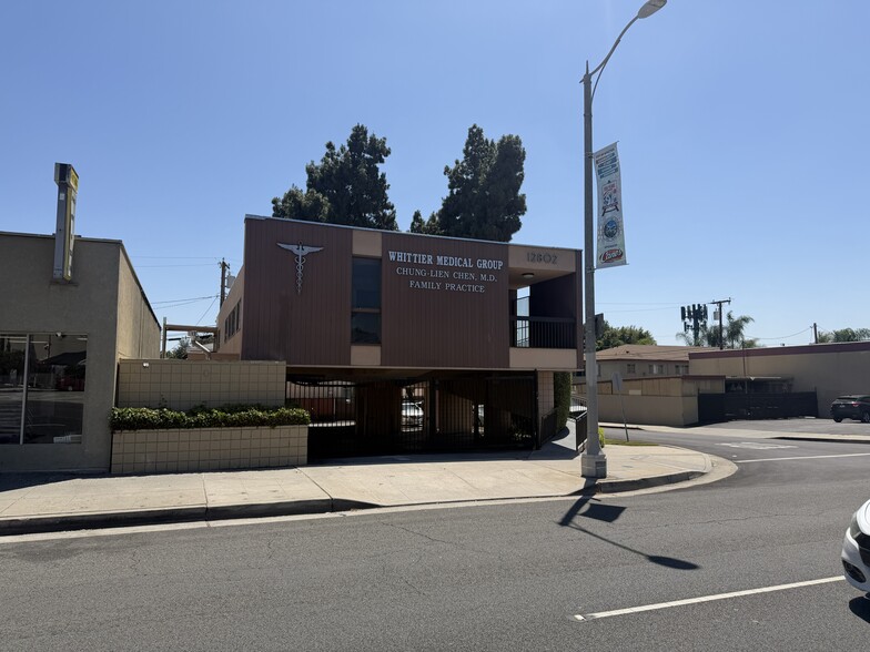 12802 Whittier Blvd, Whittier, CA à louer - Photo du bâtiment - Image 2 de 2