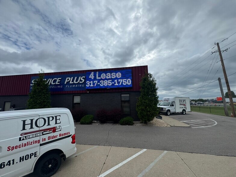 7520 E 88th Pl, Indianapolis, IN à louer - Photo du bâtiment - Image 3 de 6