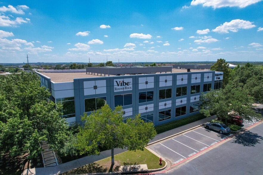 101 E Old Settlers Blvd, Round Rock, TX for lease - Building Photo - Image 2 of 24