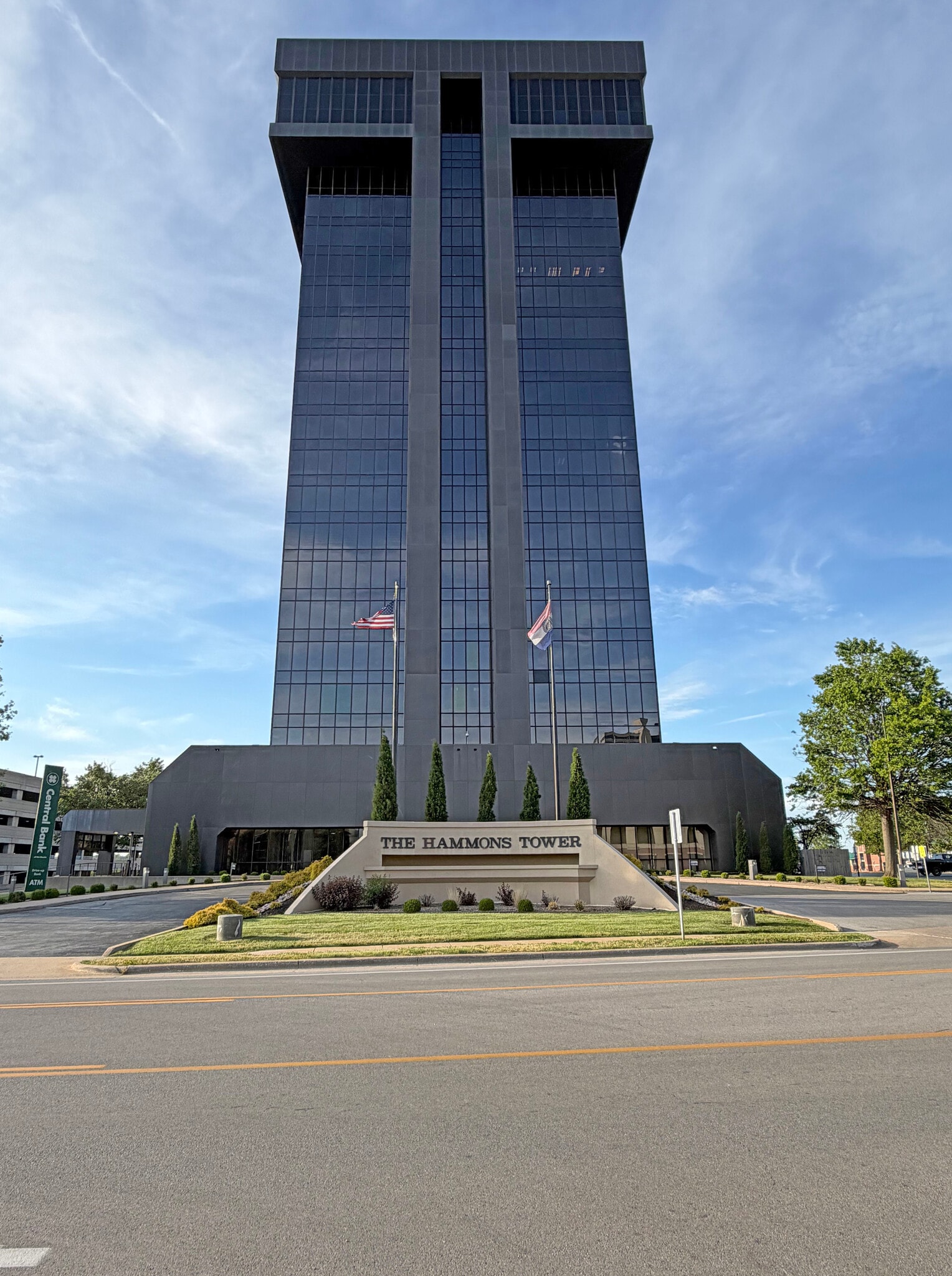 901 E St. Louis St, Springfield, MO for lease Building Photo- Image 1 of 17