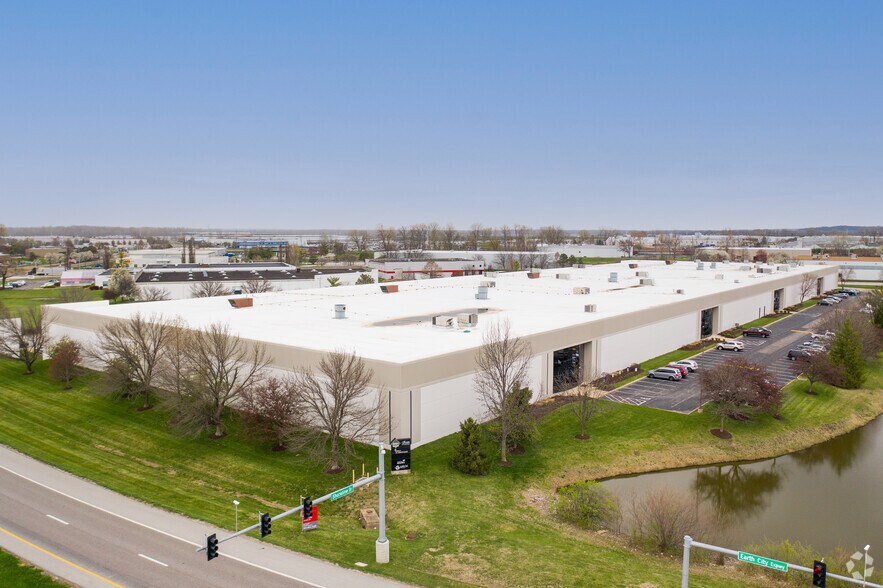 13145-13185 Lakefront Dr, Earth City, MO à louer - Photo du bâtiment - Image 2 de 7