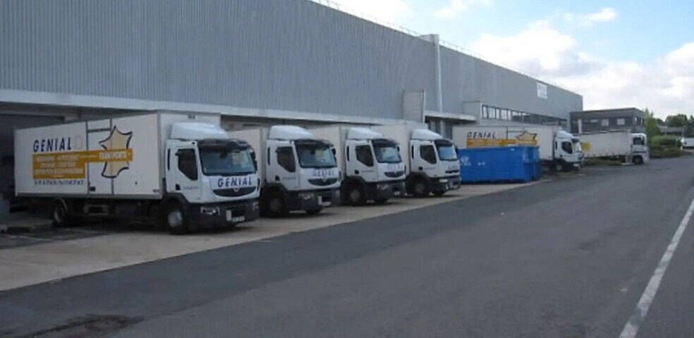 Industriel dans Compans à louer - Photo du bâtiment - Image 3 de 12