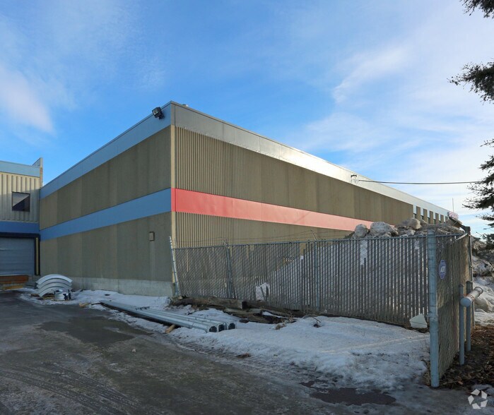 13145 149th St NW, Edmonton, AB à louer - Photo du bâtiment - Image 3 de 5