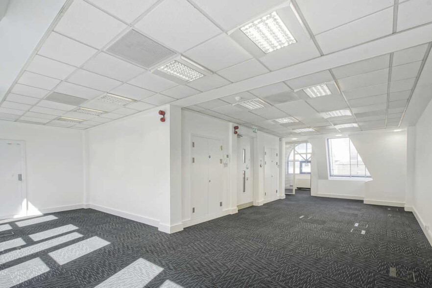 65 St John St, London for lease - Interior Photo - Image 2 of 20