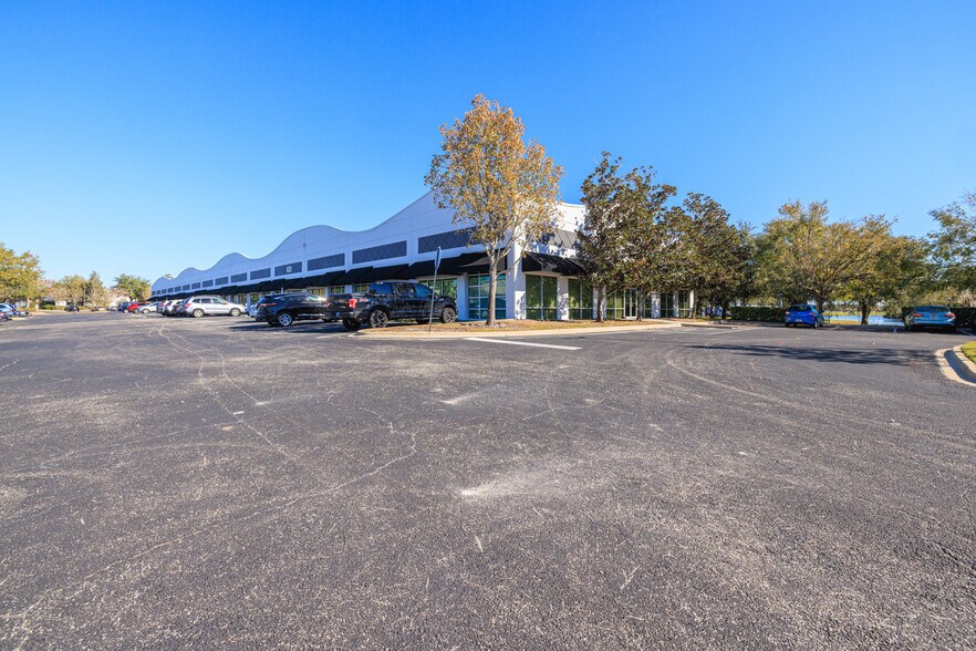 6490 Hazeltine National Dr, Orlando, FL à louer - Photo du bâtiment - Image 2 de 3