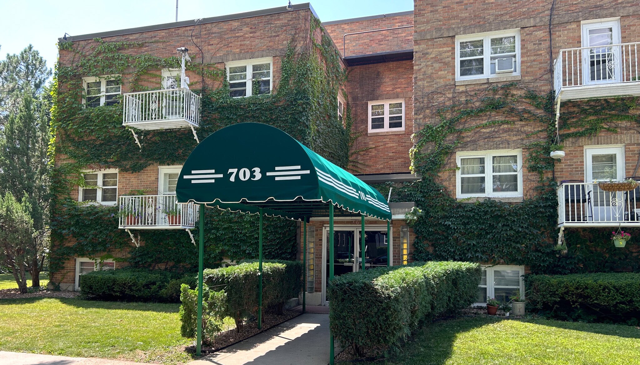 703 S Summit Ave, Sioux Falls, SD à vendre Photo principale- Image 1 de 28