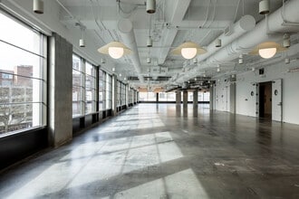 725 Ponce de Leon Ave NE, Atlanta, GA à louer Photo du bâtiment- Image 2 de 4