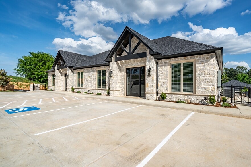 7196 Crosswater Ave, Tyler, TX à louer - Photo du bâtiment - Image 3 de 17