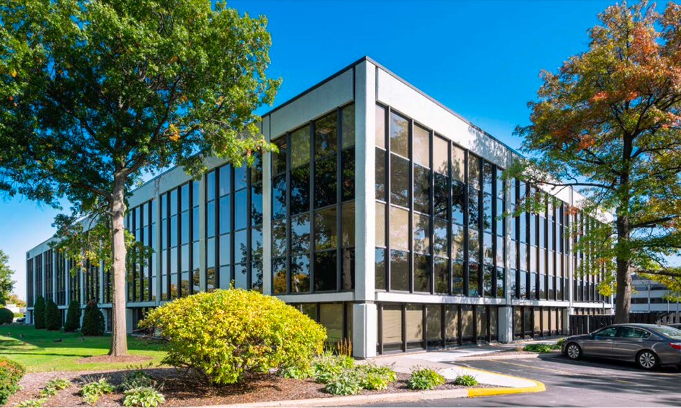 915 Harger Rd, Oak Brook, IL à louer - Photo principale - Image 1 de 11