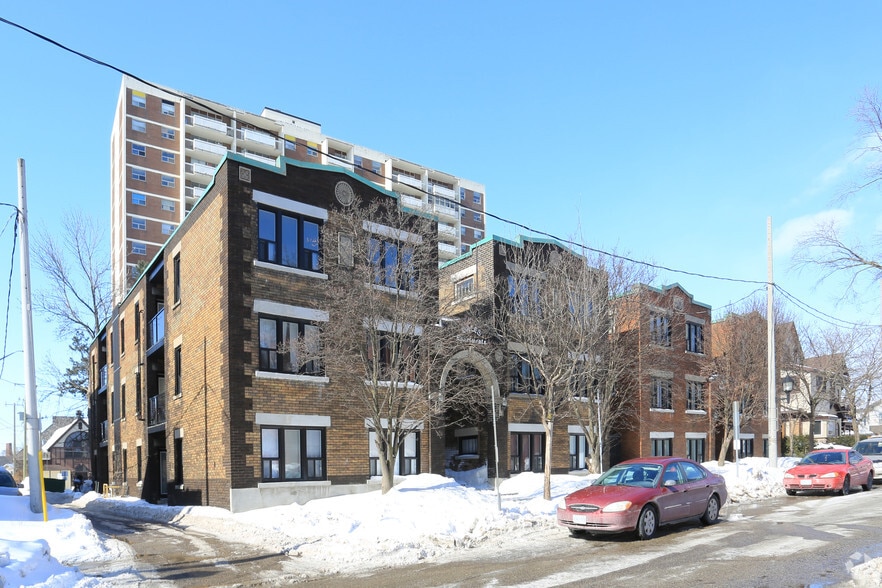 46-56 College St, Kitchener, ON à vendre - Photo du bâtiment - Image 2 de 4