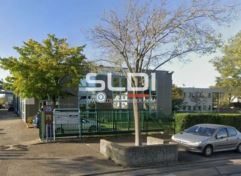 Rue Du 35eme Regiment D'Aviation, Bron à louer Photo du bâtiment- Image 1 de 10