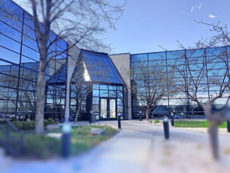 1400 Lombardi Ave, Green Bay, WI à louer - Photo du bâtiment - Image 1 de 1