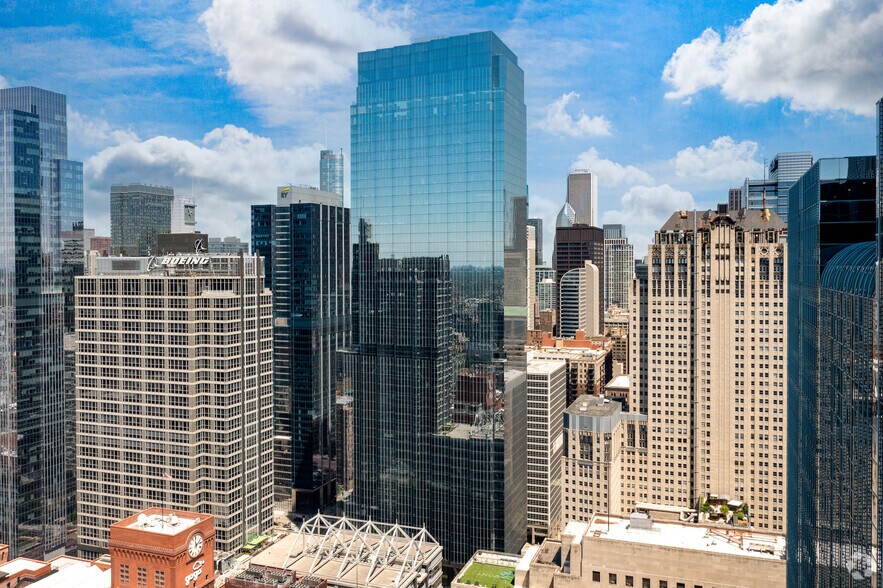 110 N Wacker Dr, Chicago, IL à louer - Photo du bâtiment - Image 1 de 7