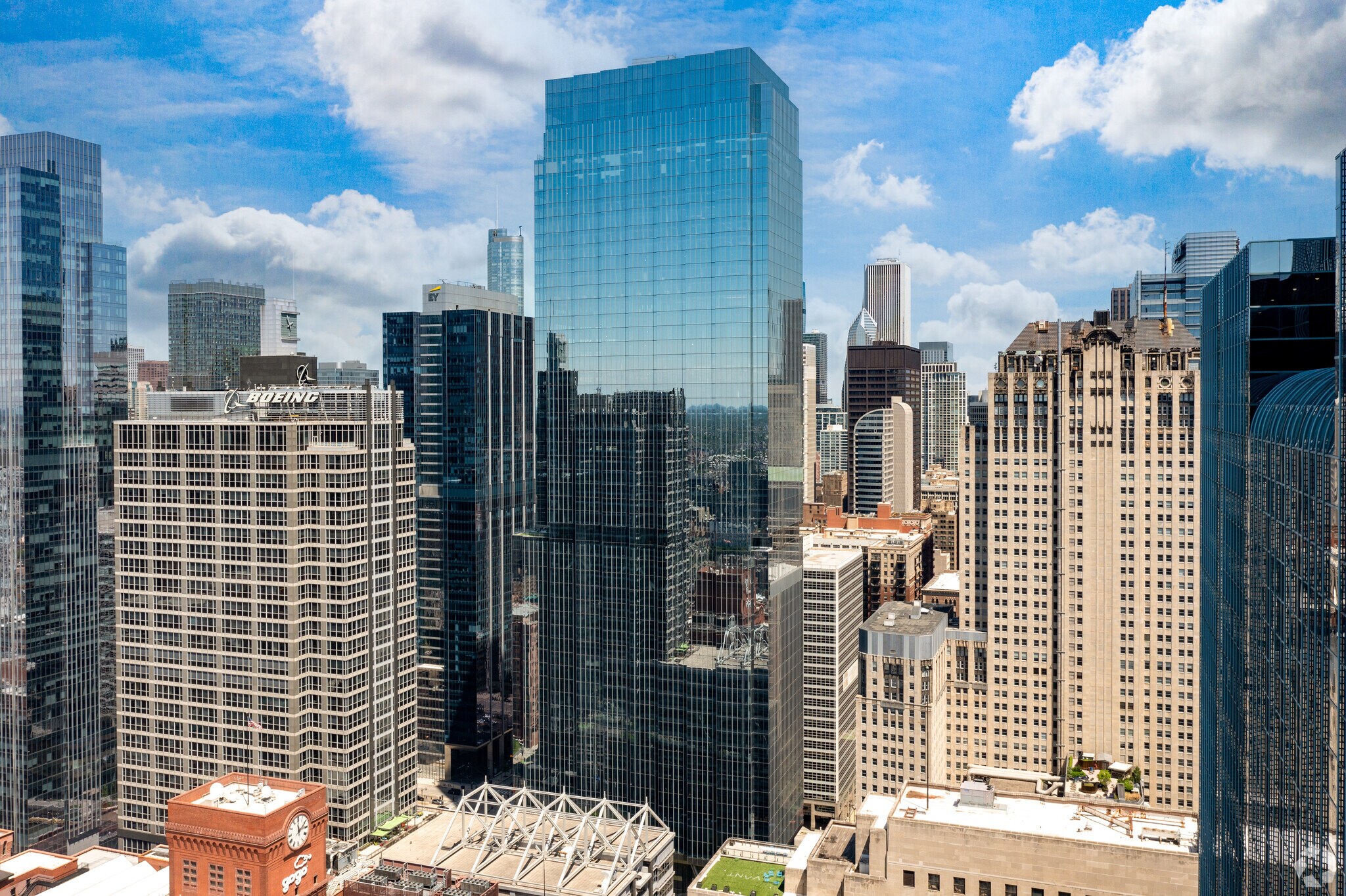 110 N Wacker Dr, Chicago, IL à louer Photo du bâtiment- Image 1 de 8