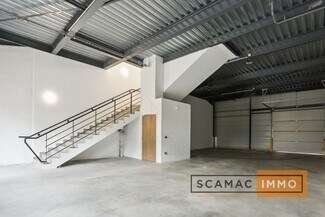 Plus de détails pour Local d'activités à louer
