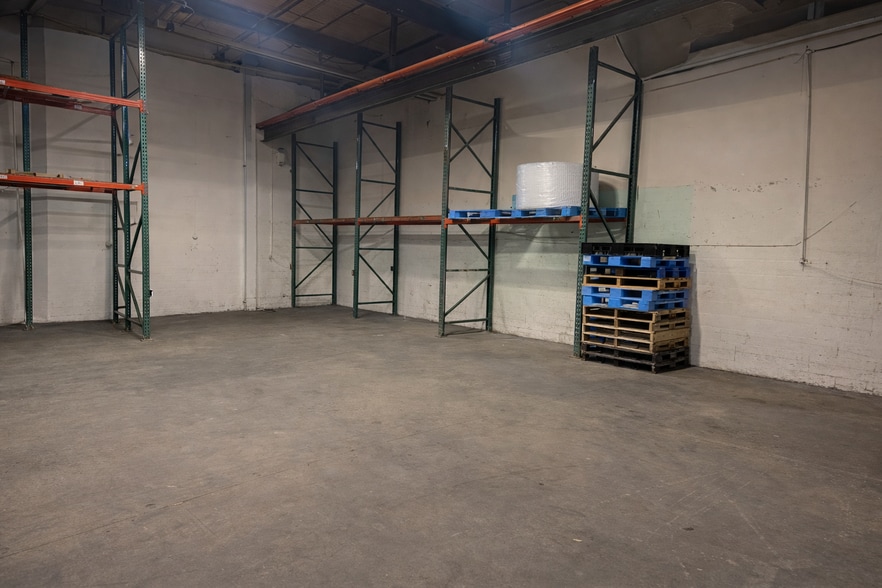 2515 50th St, Woodside, NY for lease - Building Photo - Image 3 of 18