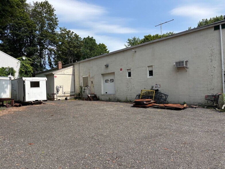 184 Berry St, Torrington, CT à vendre - Photo du bâtiment - Image 2 de 4