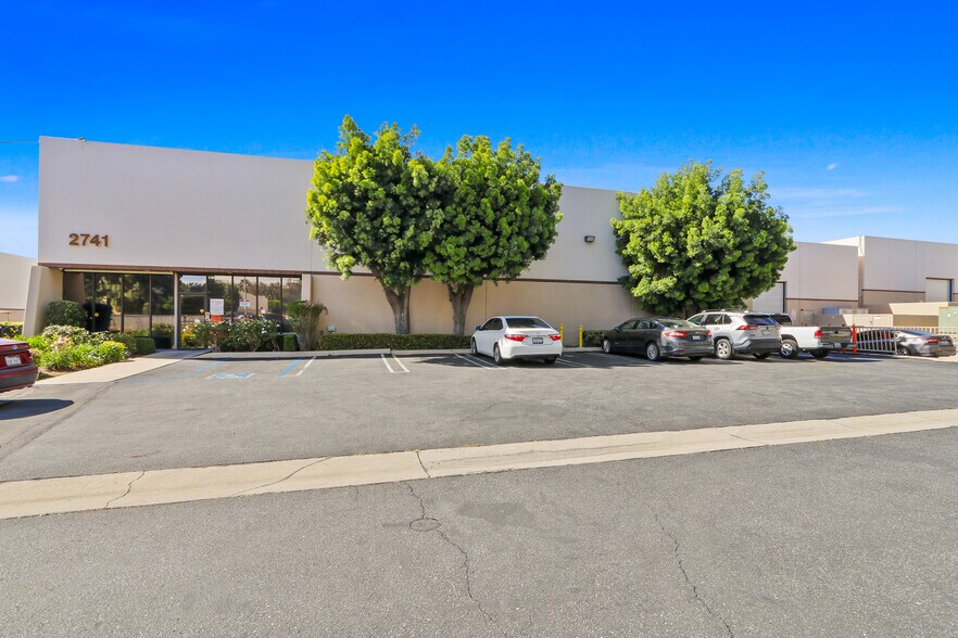 2741 Thompson Creek Rd, Pomona, CA à vendre - Photo du bâtiment - Image 2 de 8