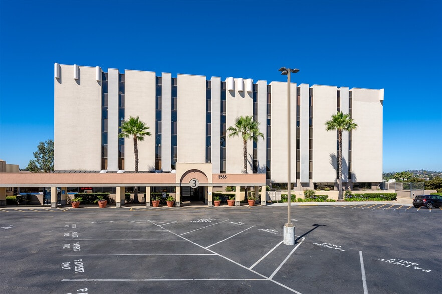 5565 Grossmont Center Dr, La Mesa, CA for lease - Primary Photo - Image 1 of 13