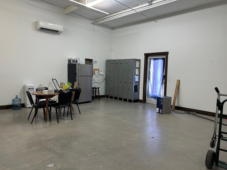 718 Brehmer Ln, Fredericksburg, TX for lease - Building Photo - Image 3 of 10