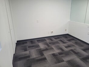 1320 Centre St, Newton, MA à louer Photo intérieure- Image 2 de 4