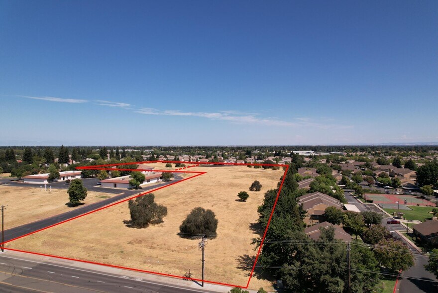 4533 Antelope Rd, Antelope, CA à vendre - Photo du bâtiment - Image 3 de 13