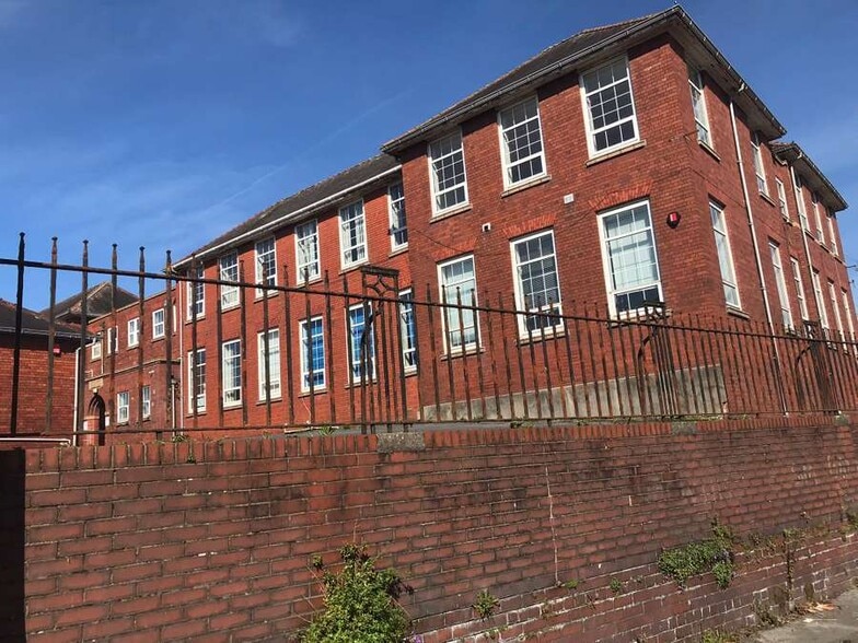 15 Brynallt Ter, Llanelli à vendre - Photo du bâtiment - Image 1 de 9