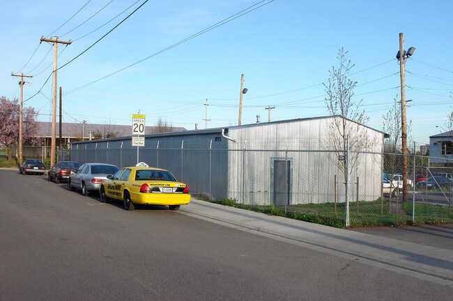 More details for 8713 NE Emerson St, Portland, OR - Industrial for Lease