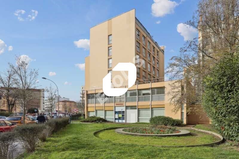 Multifamily in Les Lilas for sale - Building Photo - Image 2 of 9
