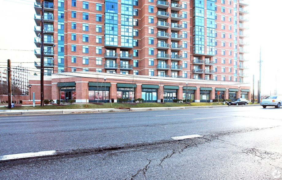 11751-11771 Rockville Pike, North Bethesda, MD à louer - Photo du bâtiment - Image 2 de 33