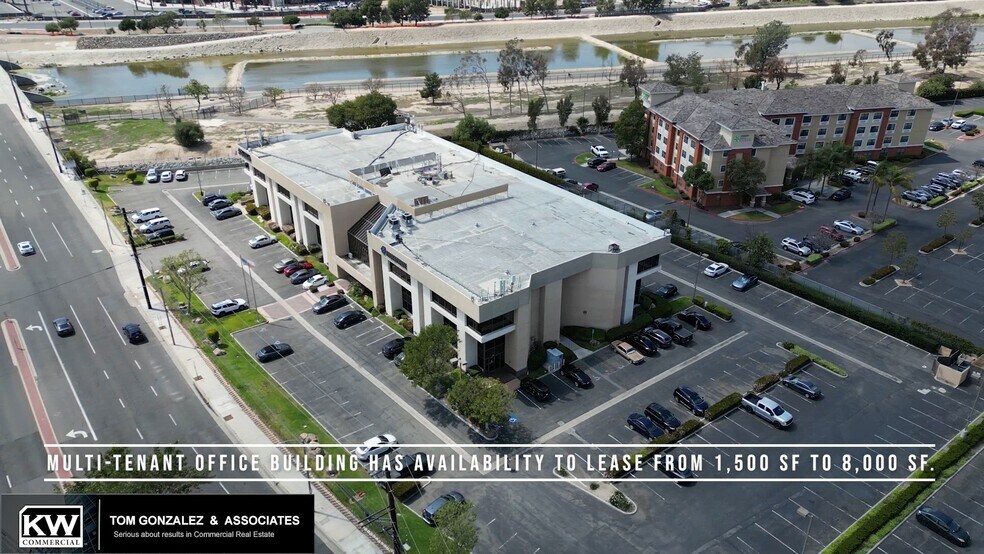 1855 W Katella Ave, Orange, CA à louer - Vidéo sur l’inscription commerciale - Image 2 de 106