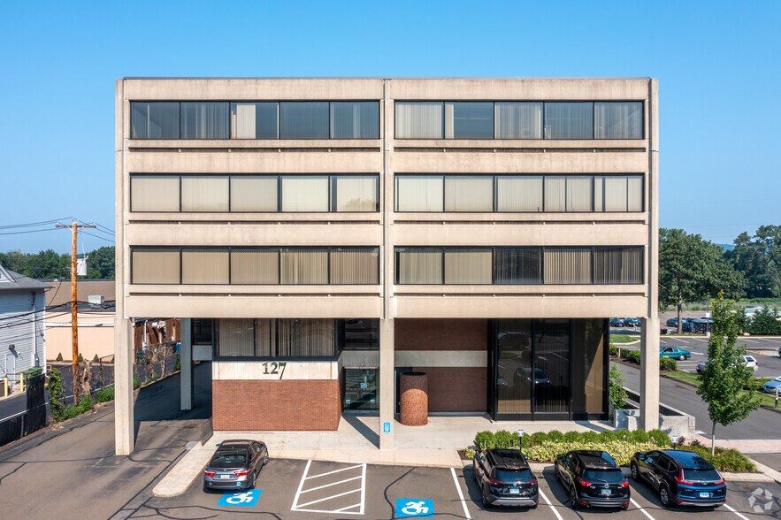 127 Washington Ave, North Haven, CT à louer - Photo du bâtiment - Image 3 de 20