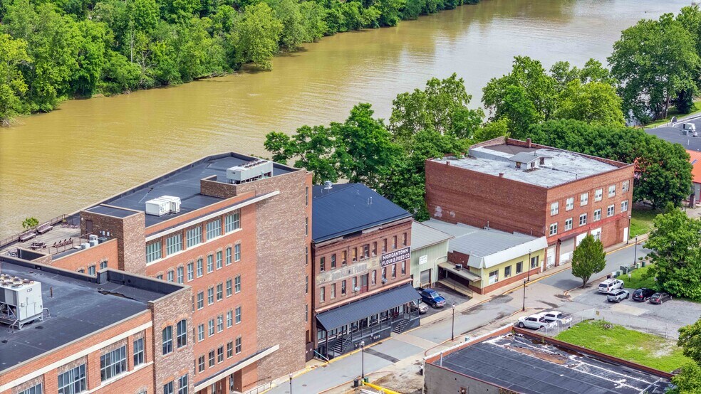 156 Clay St, Morgantown, WV à vendre - Photo du bâtiment - Image 2 de 19