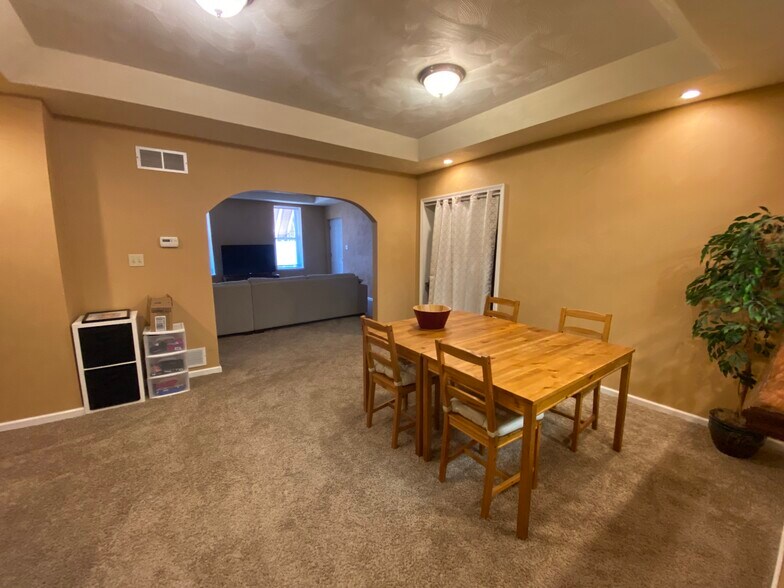 21 N Maple Ave, Greensburg, PA à louer - Photo intérieure - Image 1 de 20