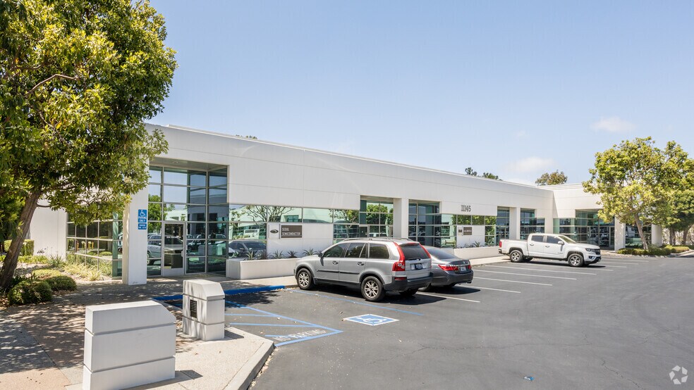 11065 Knott Ave, Cypress, CA à louer - Photo du bâtiment - Image 3 de 25