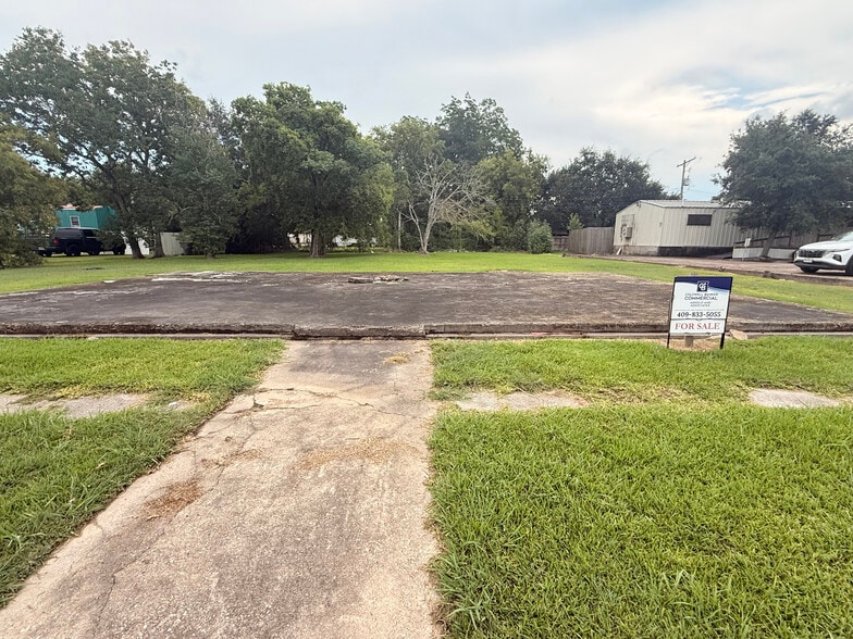 2555 4th st, Beaumont, TX à vendre - Photo du bâtiment - Image 2 de 5