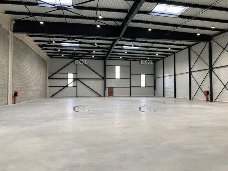 Industrial in SAINT-OUEN-L'AUMONE for lease - Building Photo - Image 3 of 9