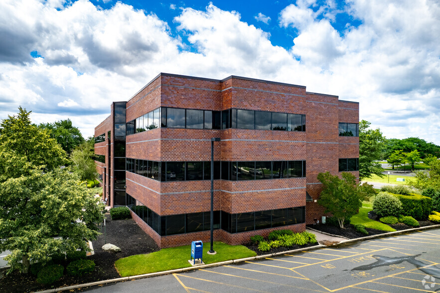 302 Harper Dr, Moorestown, NJ for lease - Building Photo - Image 3 of 7