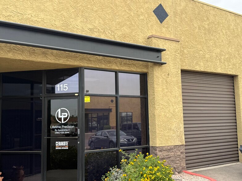 751 N Monterey St, Gilbert, AZ à louer - Photo du bâtiment - Image 2 de 7