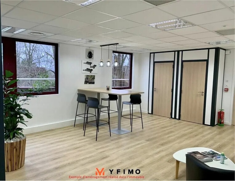 Office in Saint-Germain-en-Laye for lease - Interior Photo - Image 2 of 5