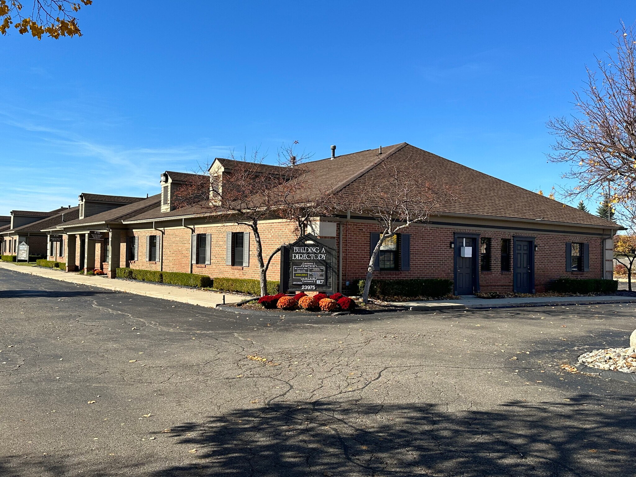 23975 Novi Rd, Novi, MI à louer Photo principale- Image 1 de 7